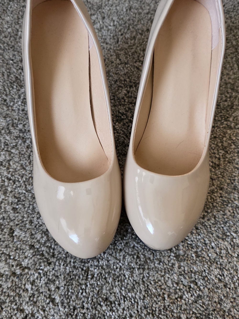 Classic Women's Nude Patent Round-Toe Pumps